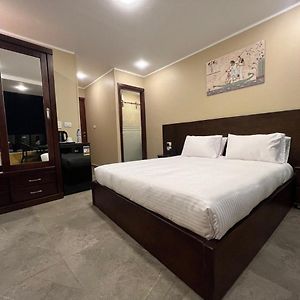Camera con letto king size